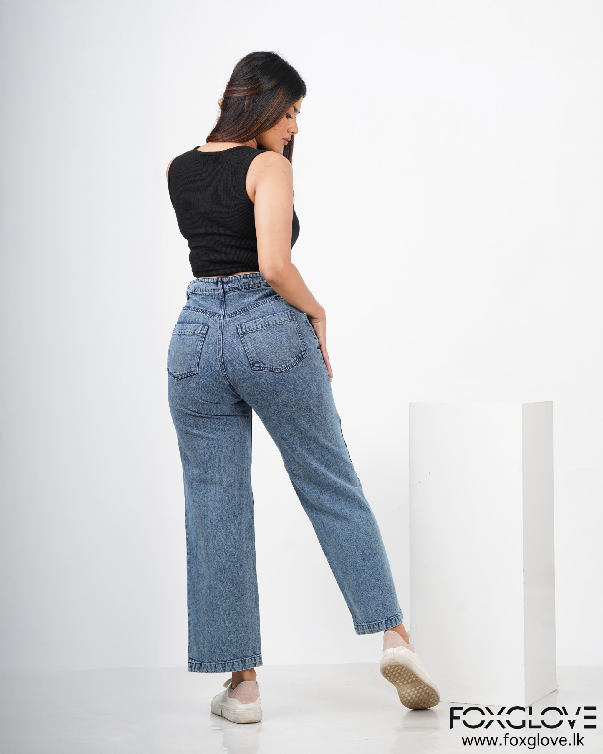 MID BLUE ACID WASH HIGH WAIST MOM JEAN - Image 4
