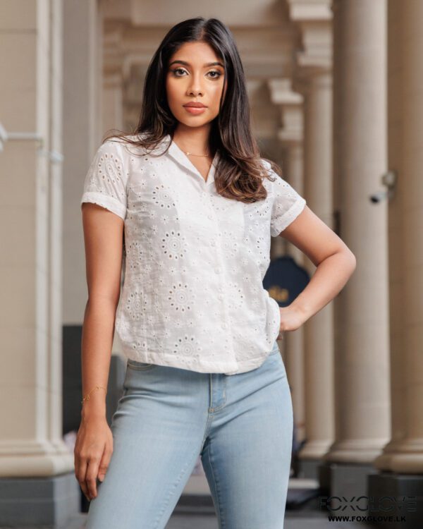 EMBROIDERED SHORT SLEEVES BLOUSE
