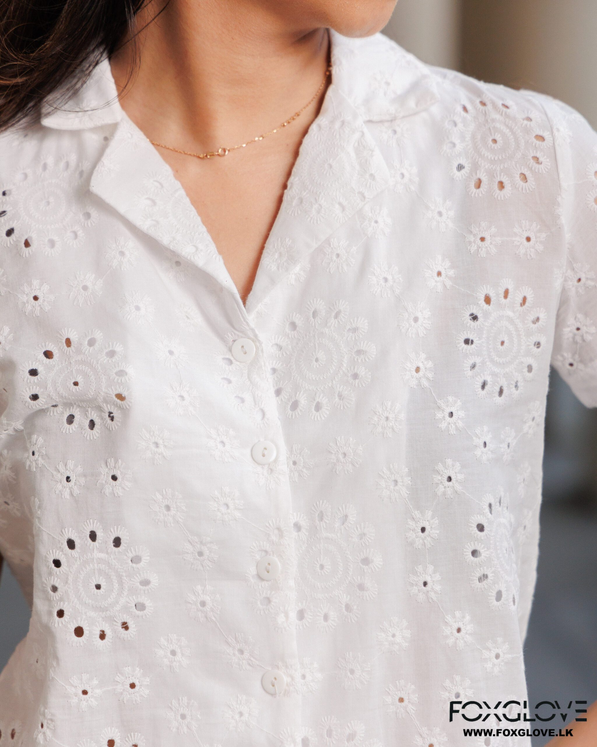 EMBROIDERED SHORT SLEEVES BLOUSE