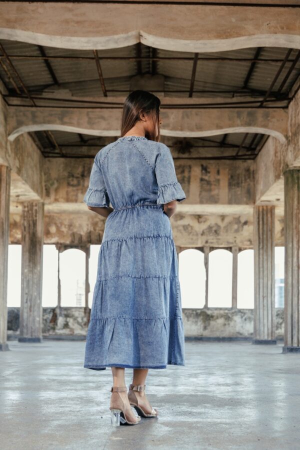 NECK DETAILS TIERED CHAMBRAY DRESS