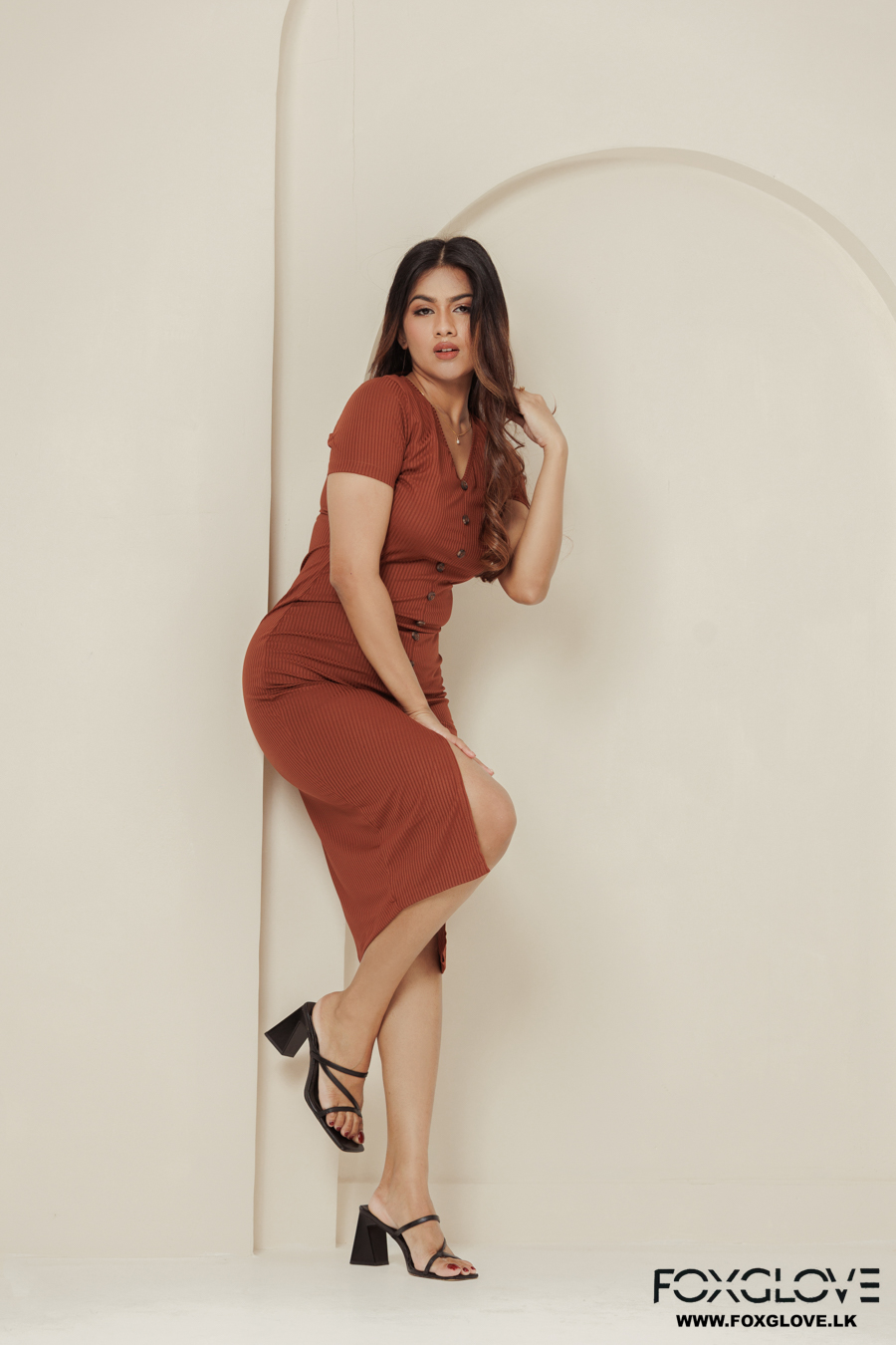 CONTRAST BUTTON DETAIL RIBBED DRESS - Image 7