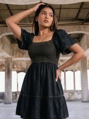 BATWING SLEEVES BLACK SMOCKED DRESS